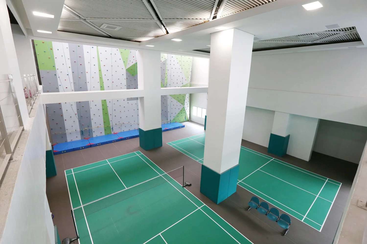 BADMINTON
