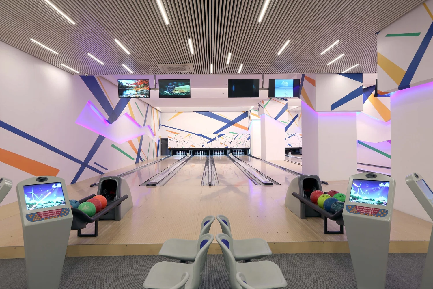 BOWLING CENTER